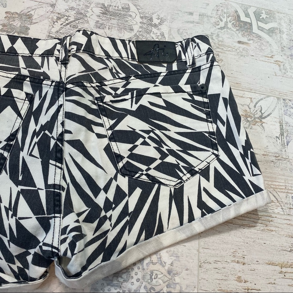 Authentic Icon Black White Geometric Jean Shorts - Picture 7 of 8